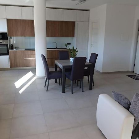 Apartamento La Casa Di Loris Sarzana Exterior foto