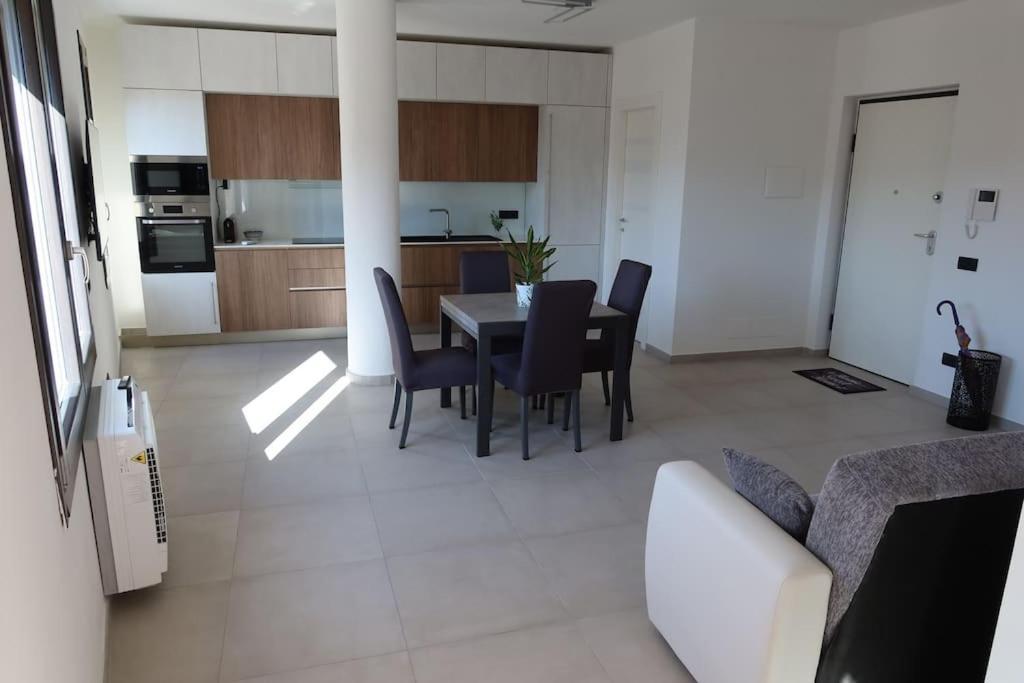 Apartamento La Casa Di Loris Sarzana Exterior foto