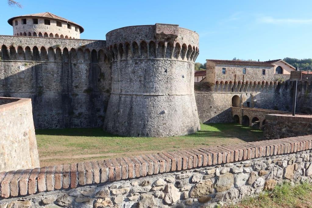 Apartamento La Casa Di Loris Sarzana Exterior foto